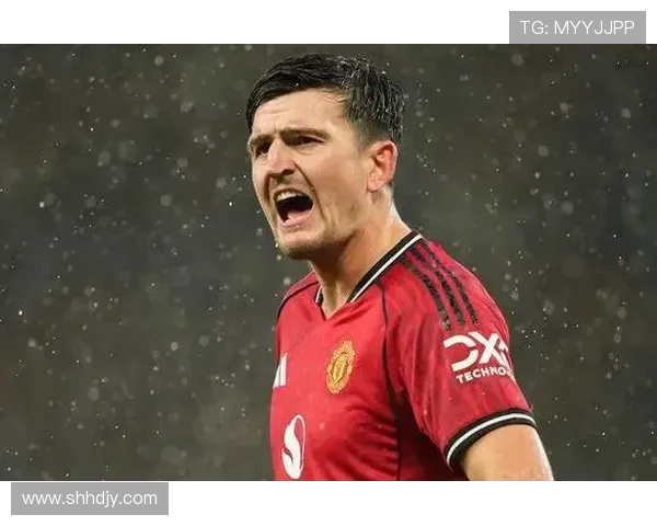 约罗幽默调侃：马奎尔曾尝试踢前锋 我也能胜任这一角色