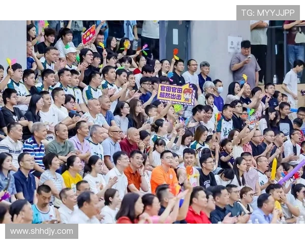 喧嚣之夜中国球迷三幅巨型Tifo燃动全场高歌不断彰显热血激情